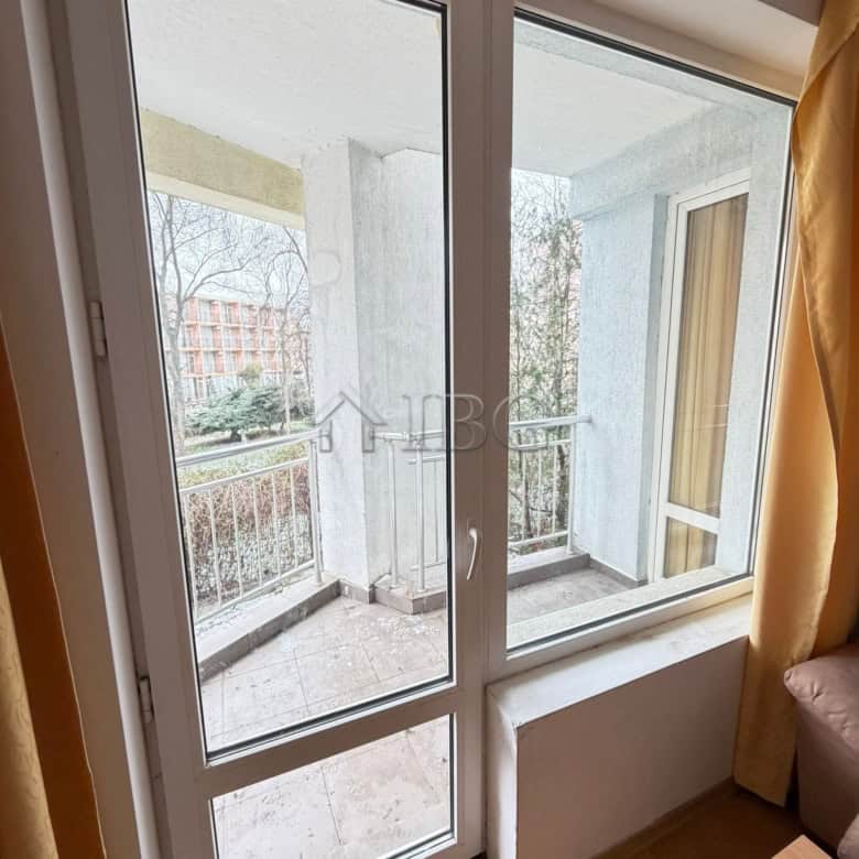 Bright apartment with balcony overlooking the sea in Sunny Beach.