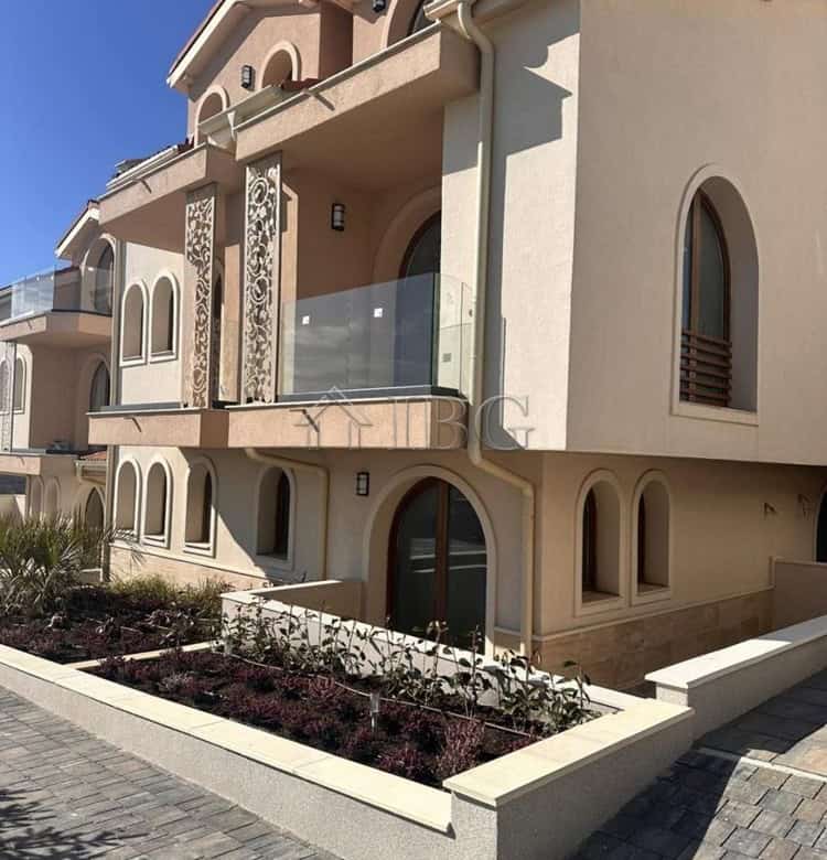 Elegant one-bedroom apartment with spacious terrace in new Grand Village complex, Kosharitsa. Perfec.