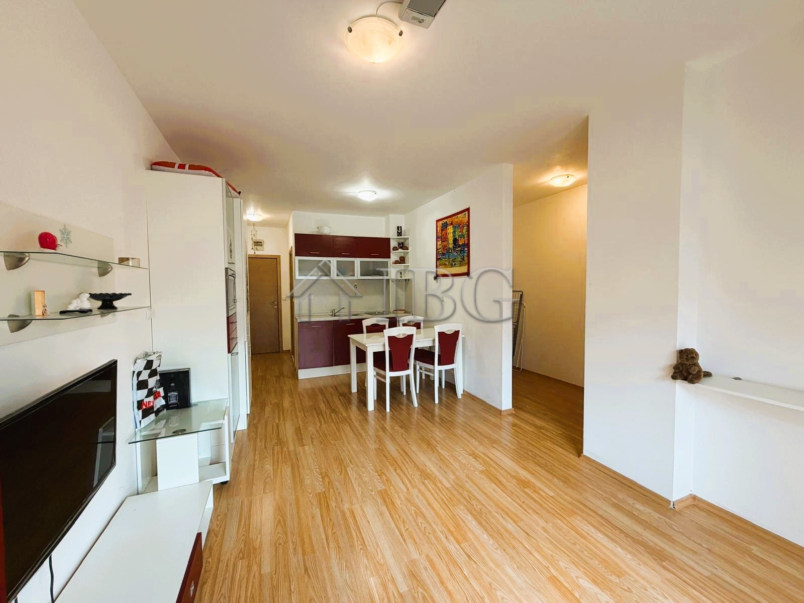 Bright 2-bedroom apartment overlooking park and tennis courts, ideal for sunny beach living.