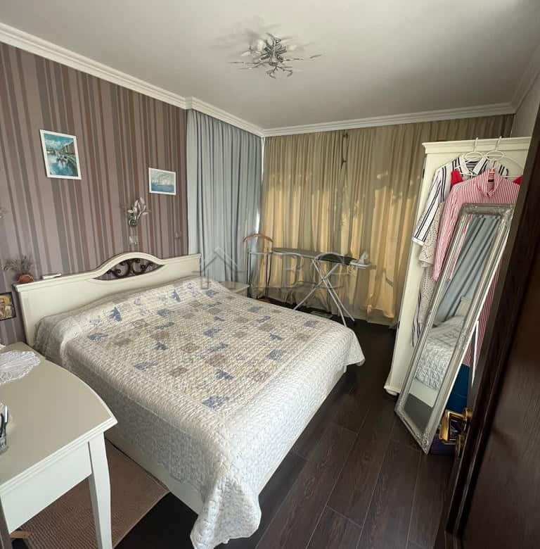 Spacious bedroom in Dolce Vita 2, Sveti Vlas, featuring elegant decor and stunning sea vistas.