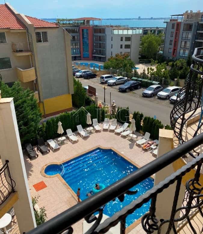 Beachfront apartment near Sveti Vlas with pool view.
