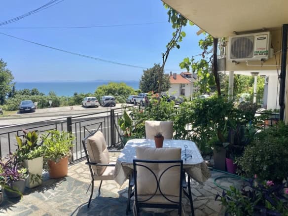 Bright sea view apartment with 3 bedrooms and 2 bathrooms in Sveti Vlas, no maintenance fee. Perfect.