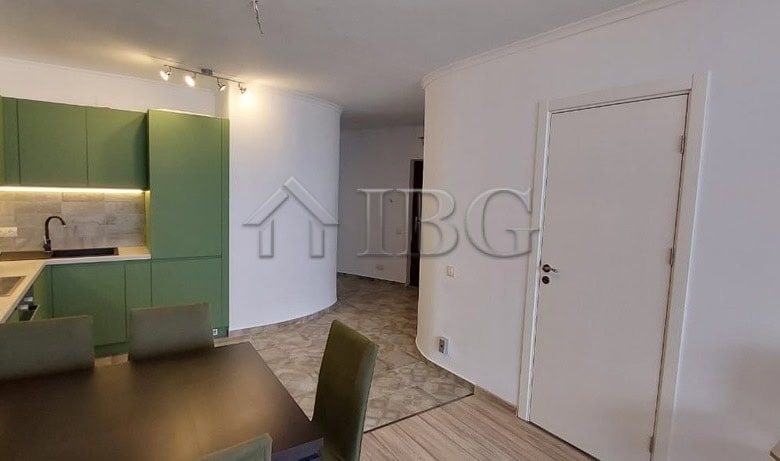 Bright 2-bedroom apartment overlooking the sea and marina in Sveti Vlas, Arena 1, perfect for seasid.