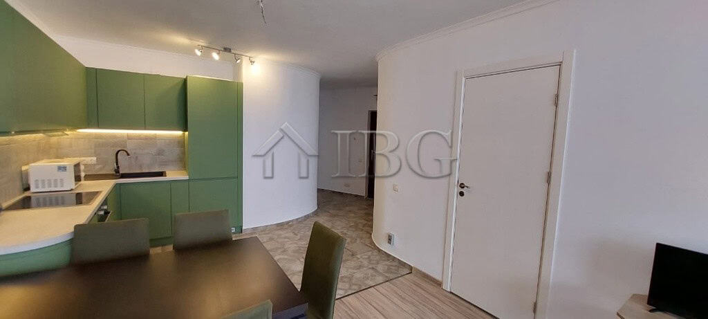 Bright 2-bedroom apartment overlooking the sea and marina in Sveti Vlas, Arena 1, perfect for seasid.