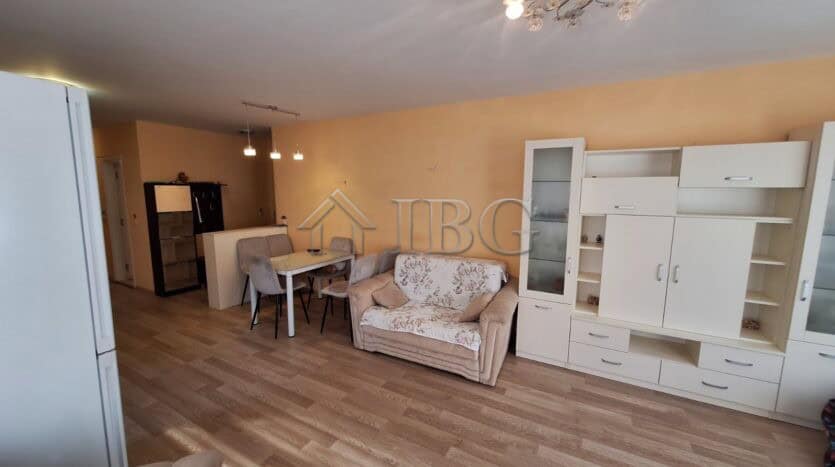 Bright 2-bedroom apartment with spacious living area in Ravda, perfect for comfortable living or inv.