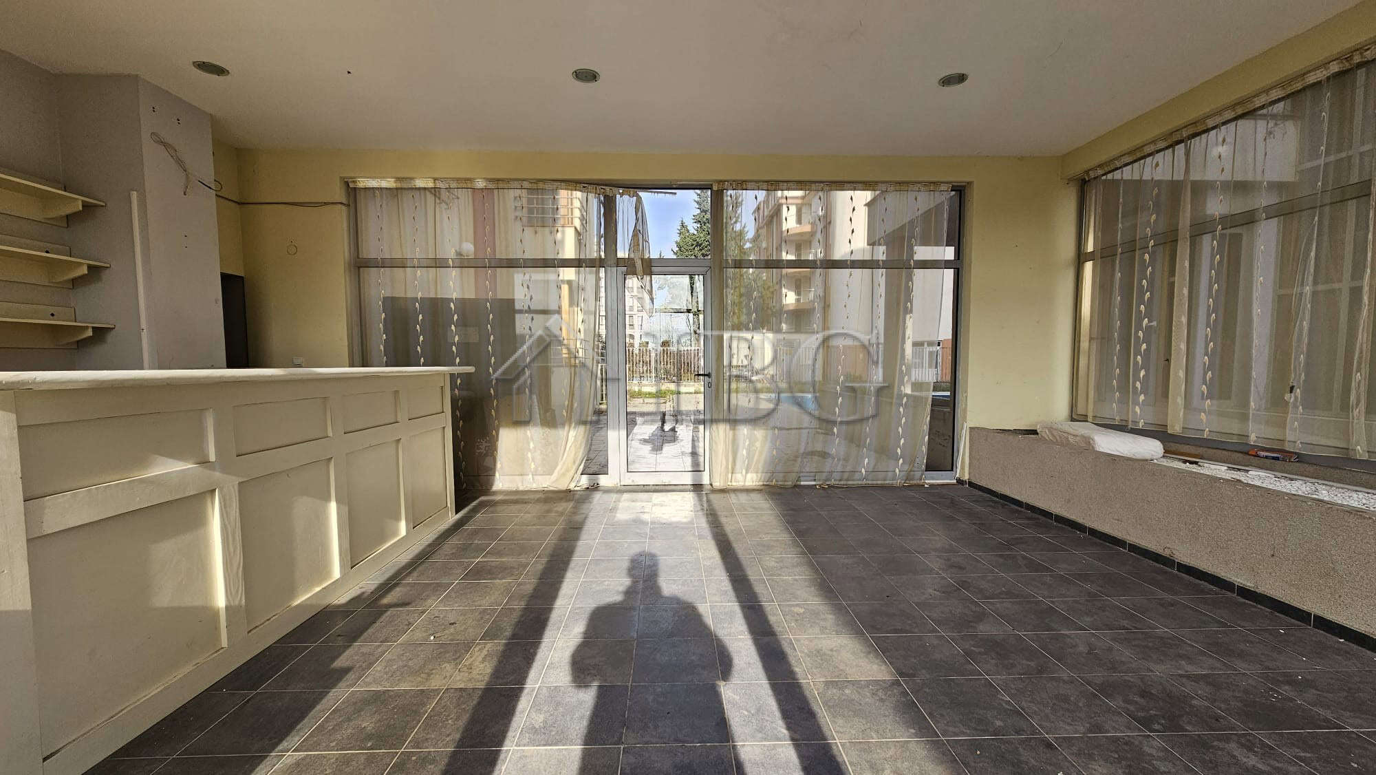 Commercial property with spacious interior in prime Sunny Beach location. Perfect for retail or offi.
