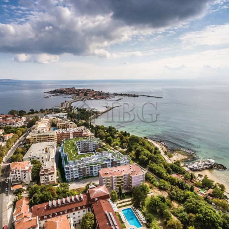 Bright one-bedroom apartment in Valencia Gardens, Nessebar with sea views.