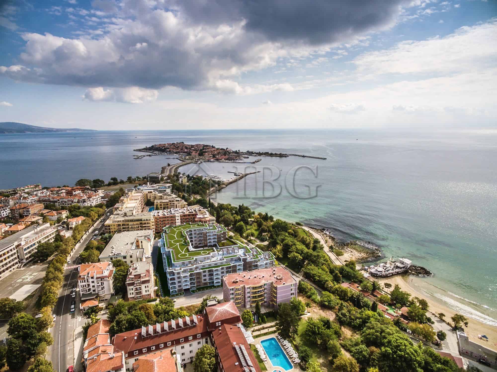 Bright one-bedroom apartment in Valencia Gardens, Nessebar with sea views.