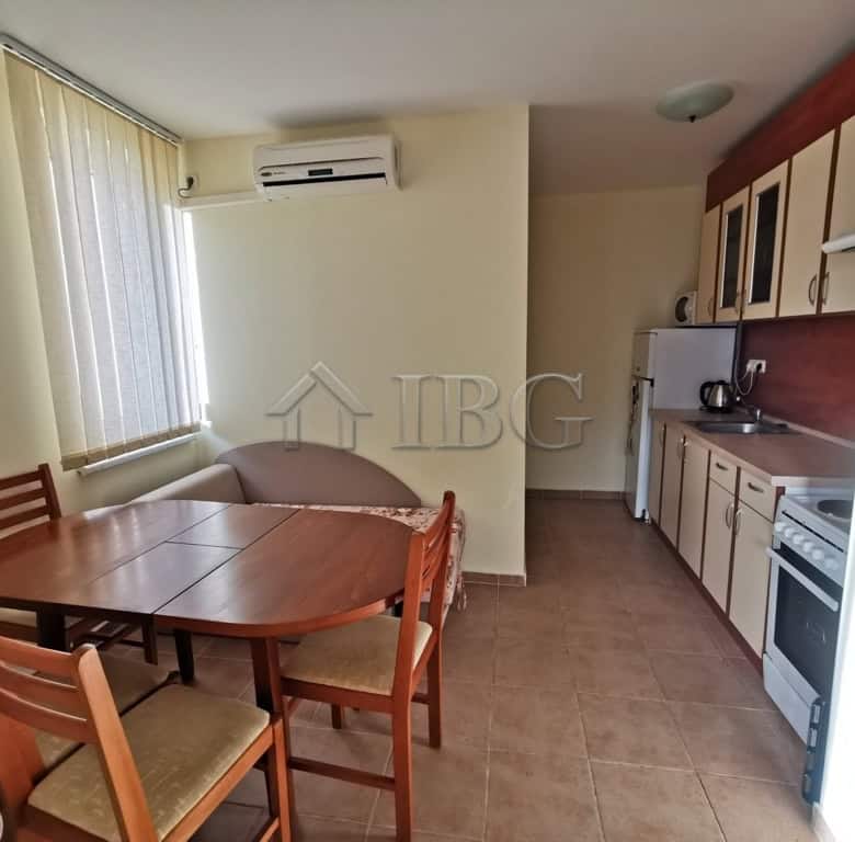 Bright apartment with living area and kitchen in Sveti Vlas.
