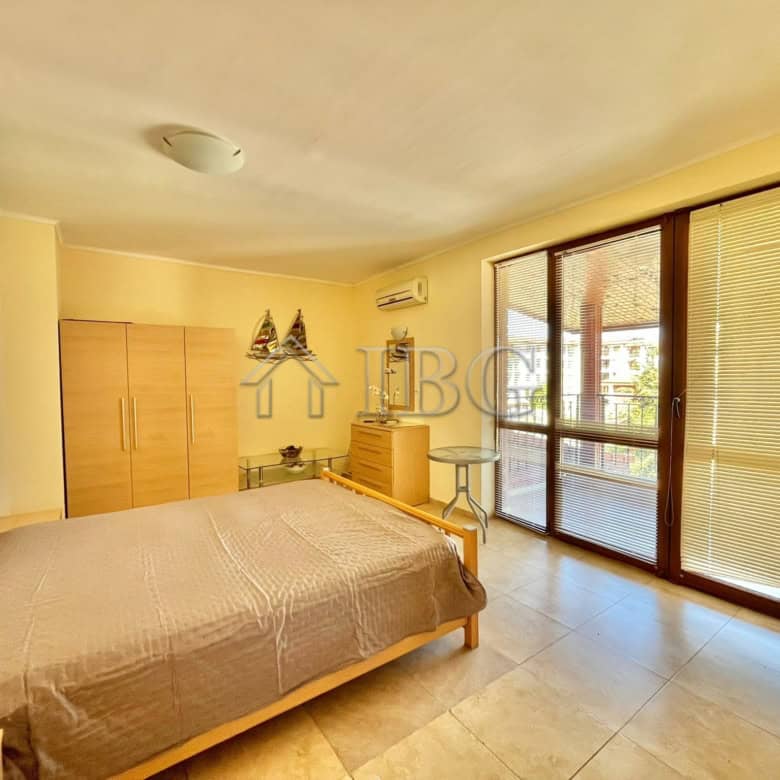Bright and airy 3-bedroom apartment with large windows and balcony in Apollon 4, Ravda.