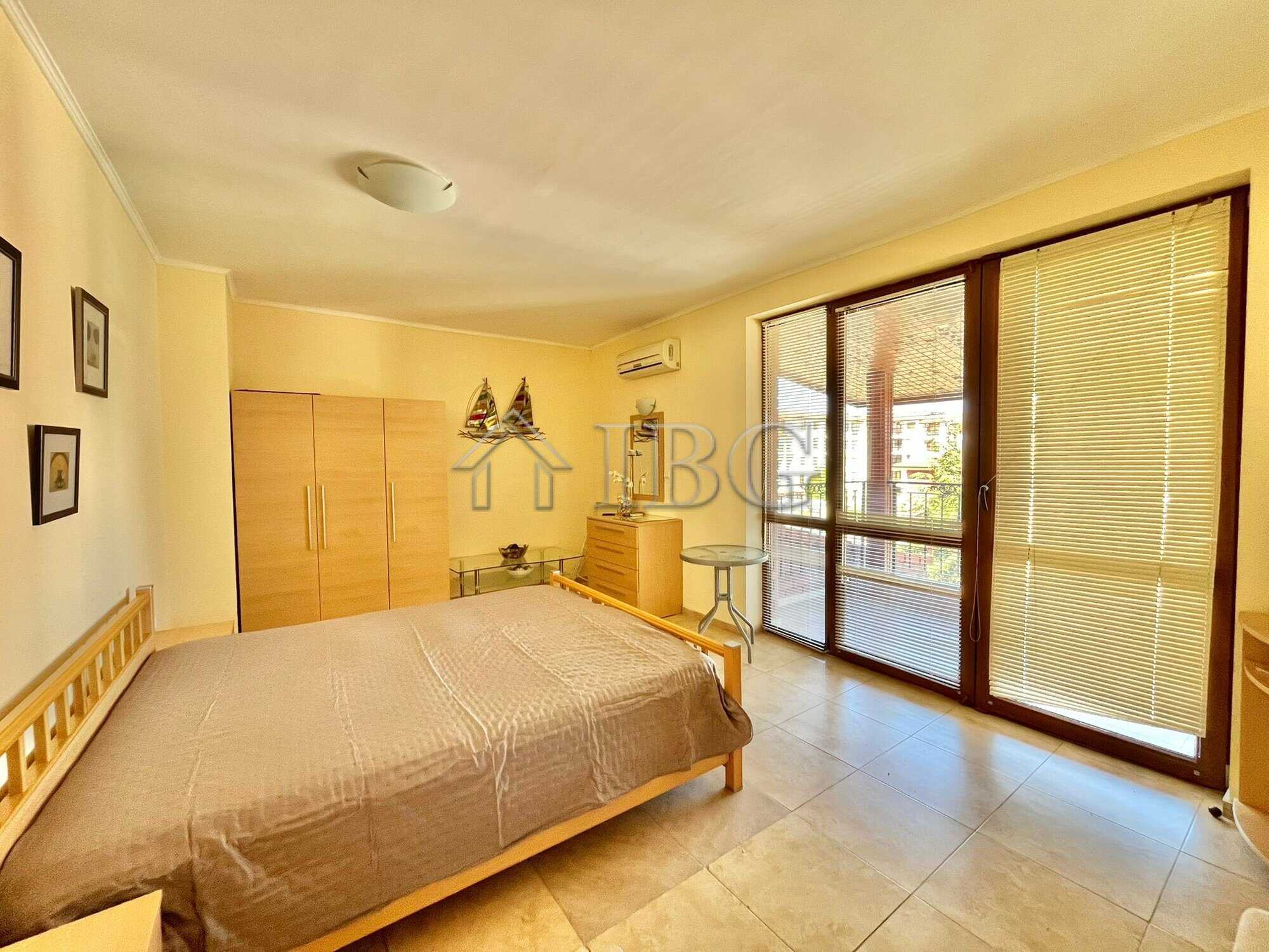 Bright and airy 3-bedroom apartment with large windows and balcony in Apollon 4, Ravda.