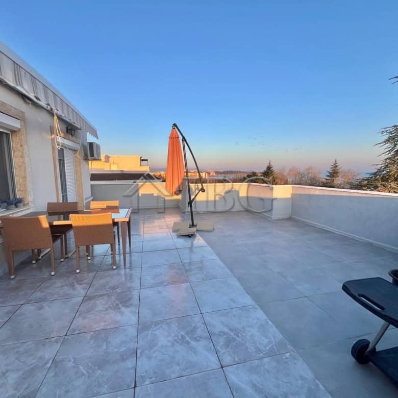 Large terrace of a 2-bedroom apartment overlooking the sea in Ravda. Perfect for relaxing and enjoyi.