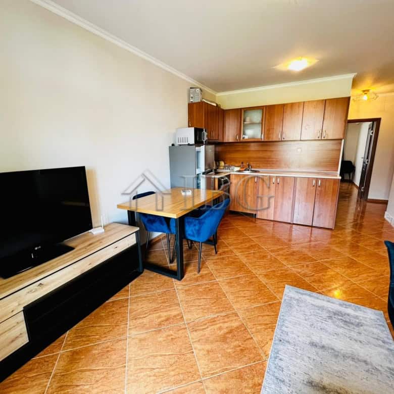 Bright apartment with open-plan living and kitchen area, perfect for comfortable seaside living.