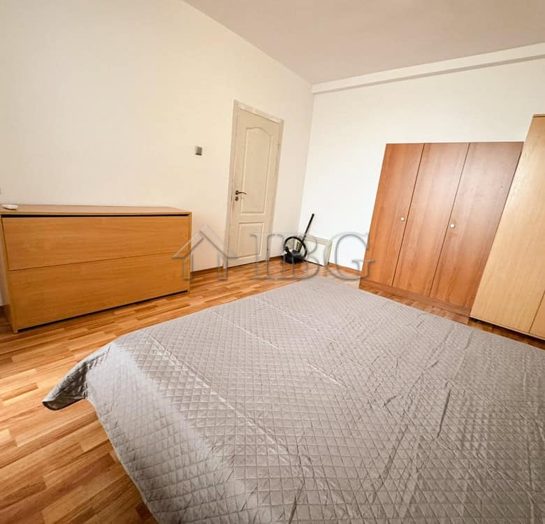 Bright, airy bedroom with modern furniture and wooden flooring in Druzhba 2, Ruse.