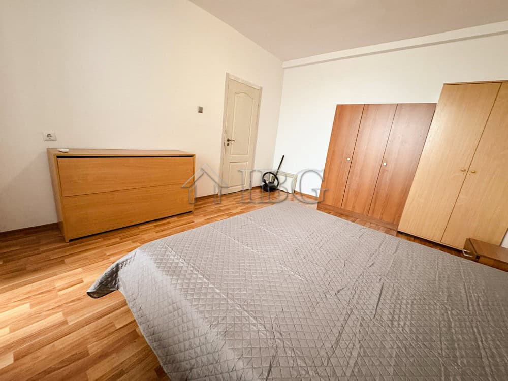 Bright, airy bedroom with modern furniture and wooden flooring in Druzhba 2, Ruse.