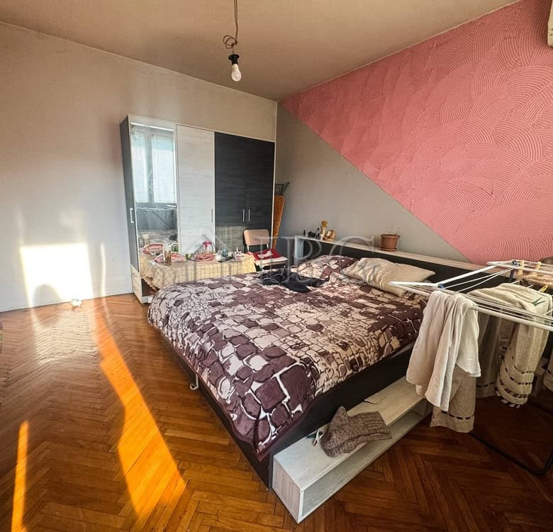 Bright interior of a 2-bedroom apartment in Ruse, close to Svoboda Square, featuring a comfortable b.