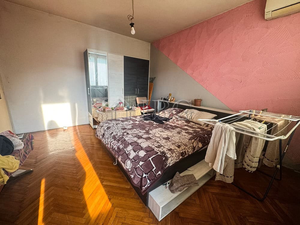 Bright interior of a 2-bedroom apartment in Ruse, close to Svoboda Square, featuring a comfortable b.