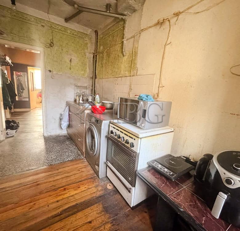 Affordable apartment with functional kitchen in Ruse city center.