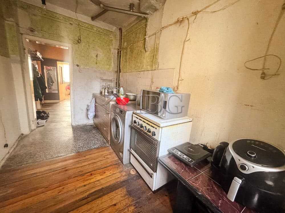 Affordable apartment with functional kitchen in Ruse city center.