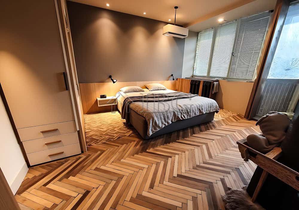 Bright 2-bedroom apartment near Svoboda Square in Ruse, Bulgaria. Stylish interior with wooden floor.