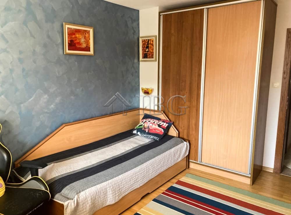 Two-Bedroom Apartment for Rent near Ruse Top Center Apartment for rent near Ruse city center with two bedrooms and modern furnishings.