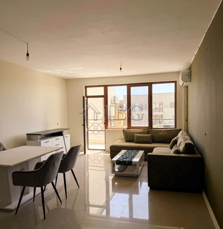 Apartment with spacious living area and balcony overlooking golf course. Perfect for relaxing holida.
