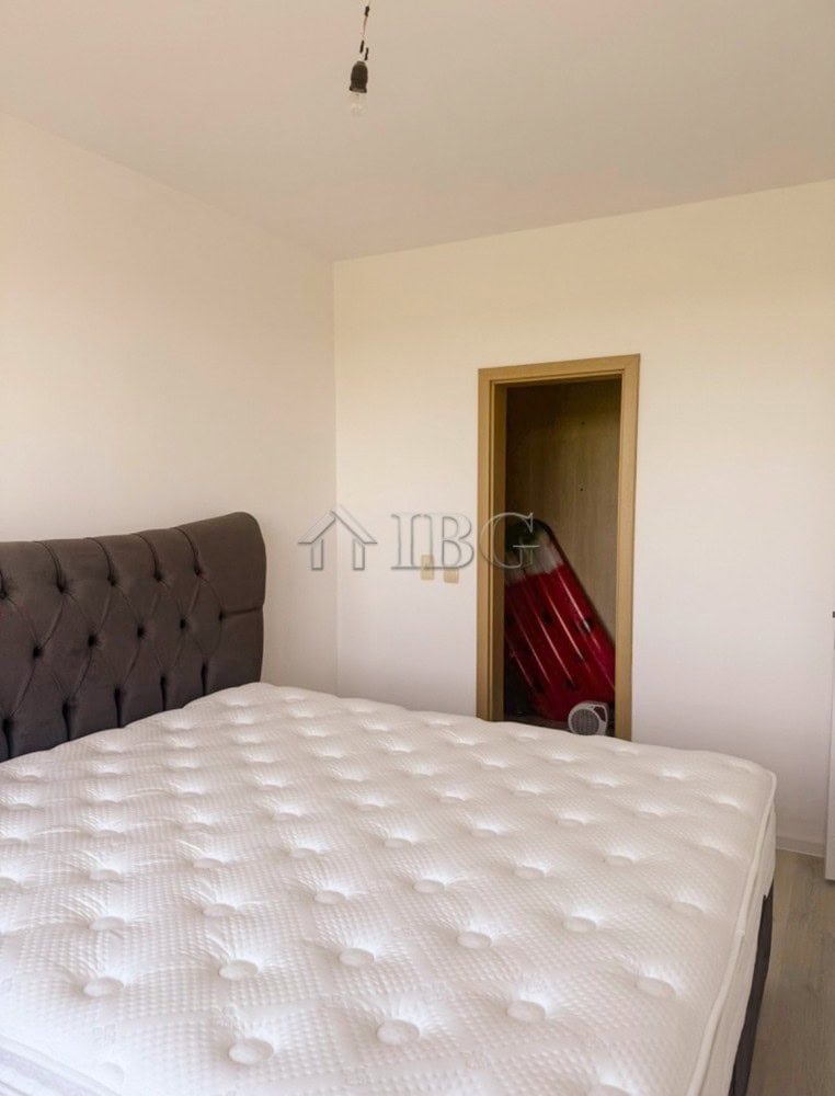 Comfortable bedroom featuring a large bed and minimalist design, perfect for relaxing stays.