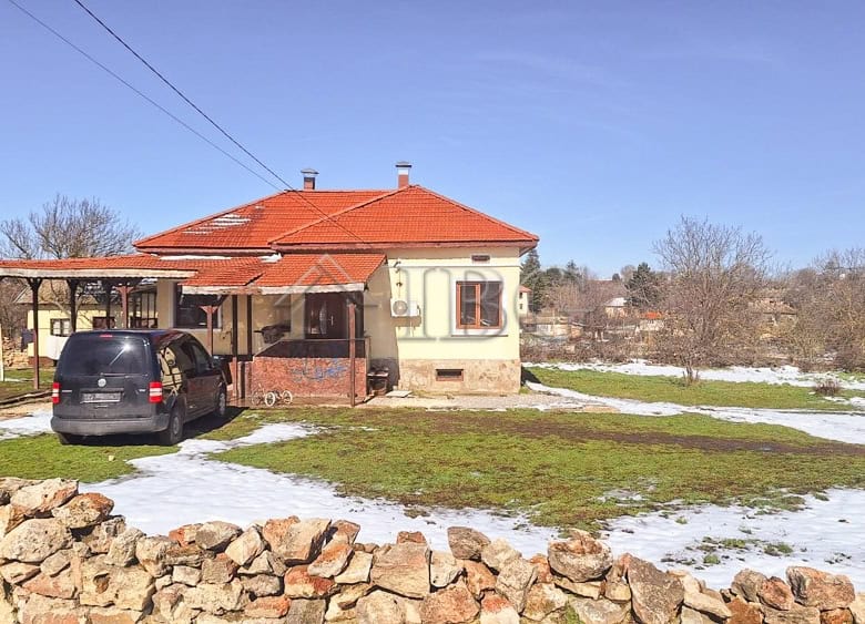 Renovated house with large garden and outbuildings near a quiet area, ideal for peaceful living.