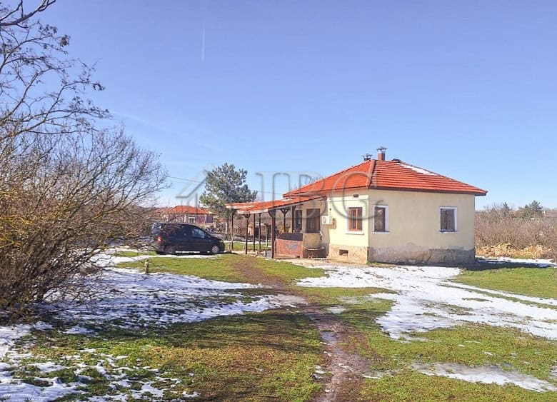 Charming renovated house featuring a spacious garden and outbuildings, situated in a peaceful area c.