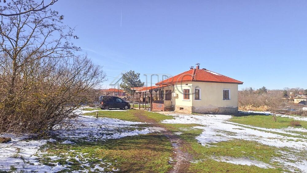 Charming renovated house featuring a spacious garden and outbuildings, situated in a peaceful area c.