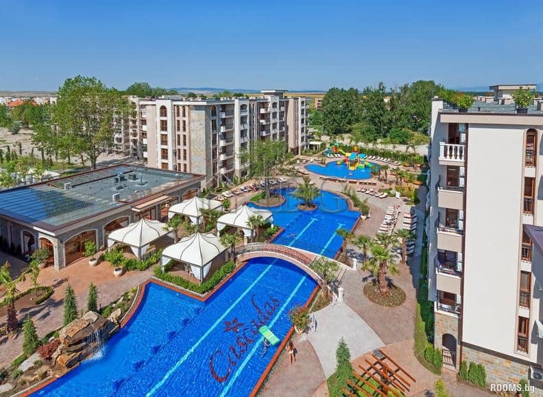 Bright studio with balcony and direct access to lush green yard in Cascadas Complex, Sunny Beach.