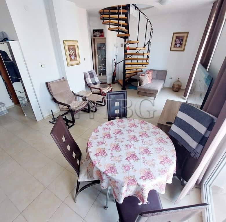 Spacious 3-bedroom maisonette apartment in Sunny Day 3 complex, Sunny Beach. Modern interior with op.