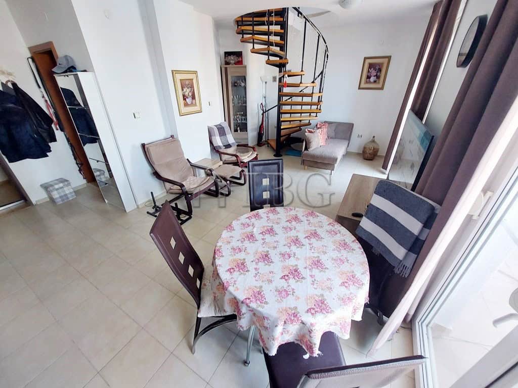 Spacious 3-bedroom maisonette apartment in Sunny Day 3 complex, Sunny Beach. Modern interior with op.