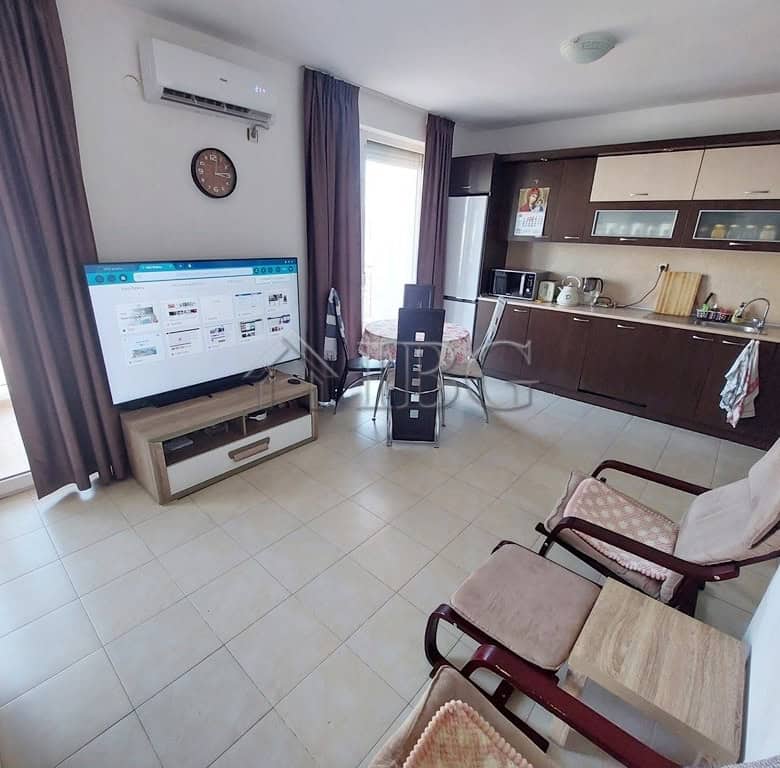 Spacious 3-bedroom maisonette apartment in Sunny Day 3 complex, Sunny Beach. Modern living space wit.