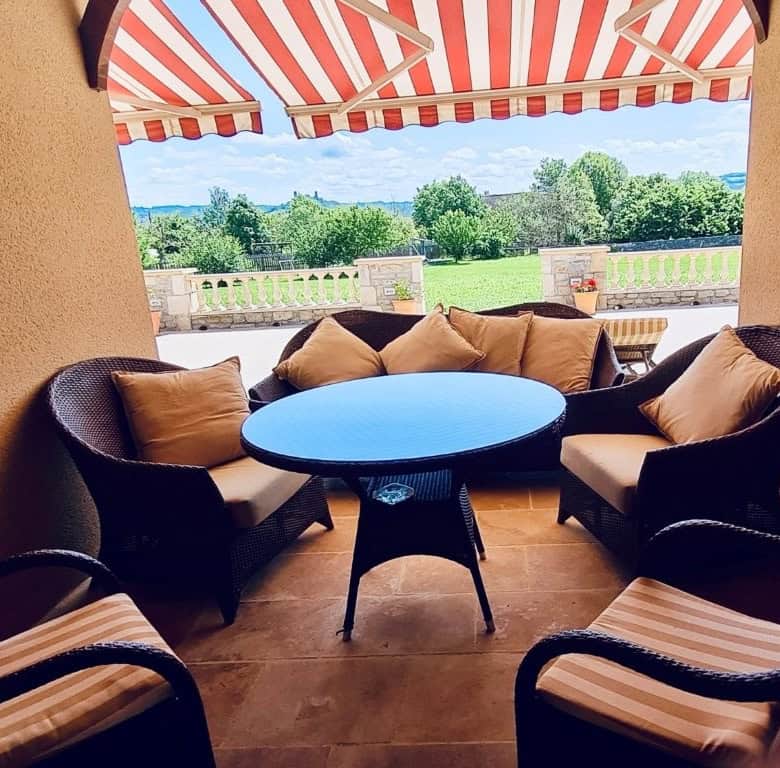 Le Manoir house with outdoor terrace and scenic views in Dordogne Valley, France.
