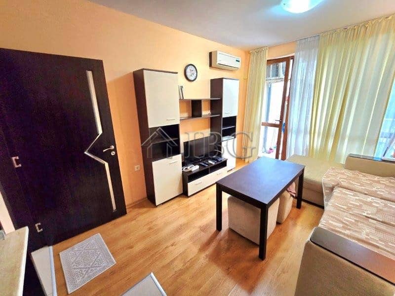 Bright apartment with pool view in Sunny Beach, perfect for relaxing holidays. Modern furnishings an.