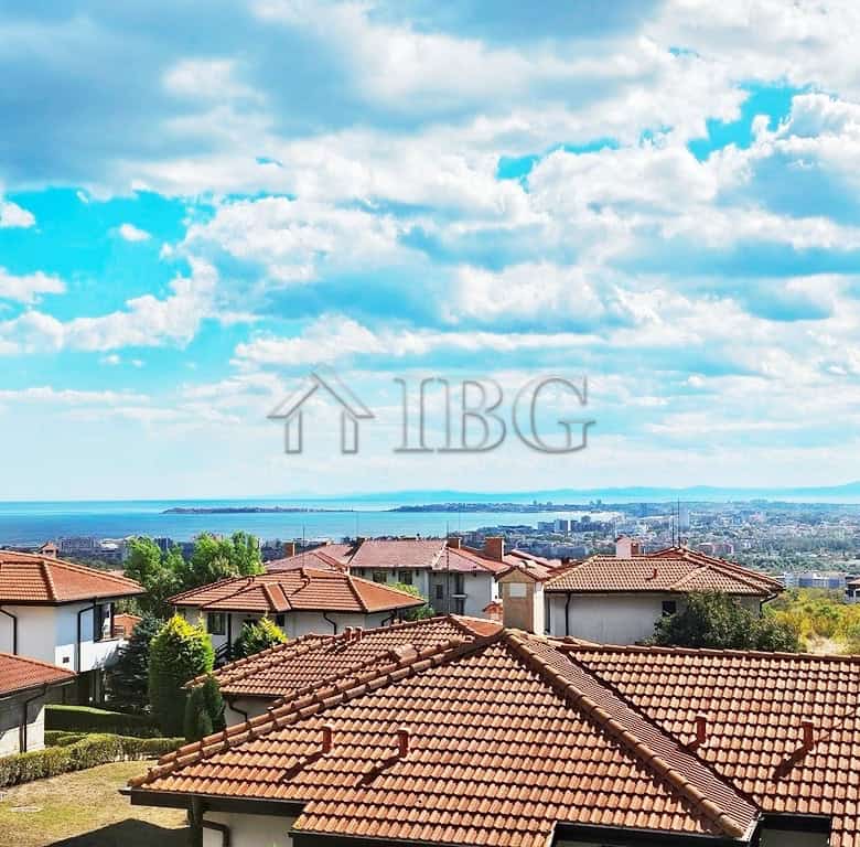 Bright 1-bedroom apartment with scenic views in Bay View Villas, Sunny Beach.