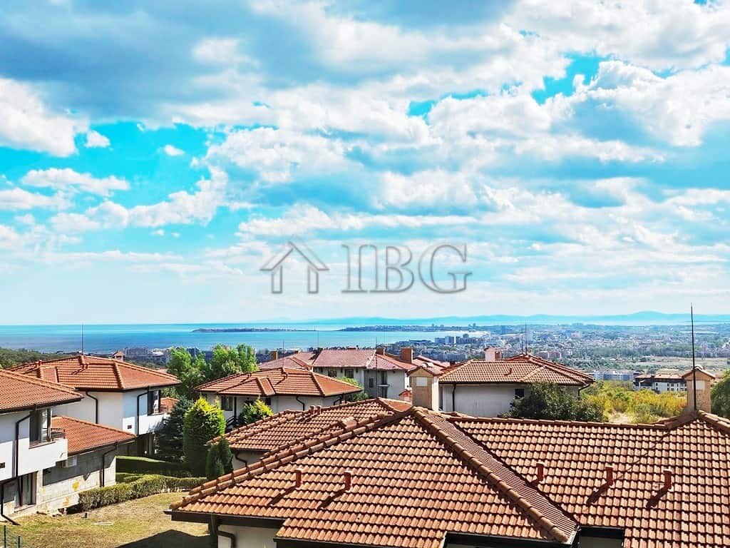 Bright 1-bedroom apartment with scenic views in Bay View Villas, Sunny Beach.