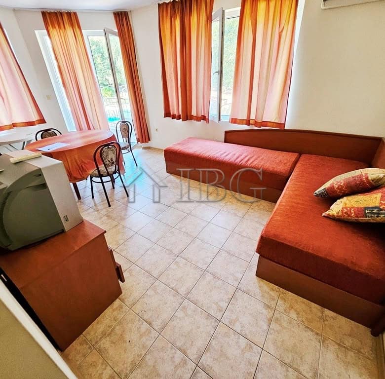 Bright apartment with pool view in Prestige City, Sunny Beach.