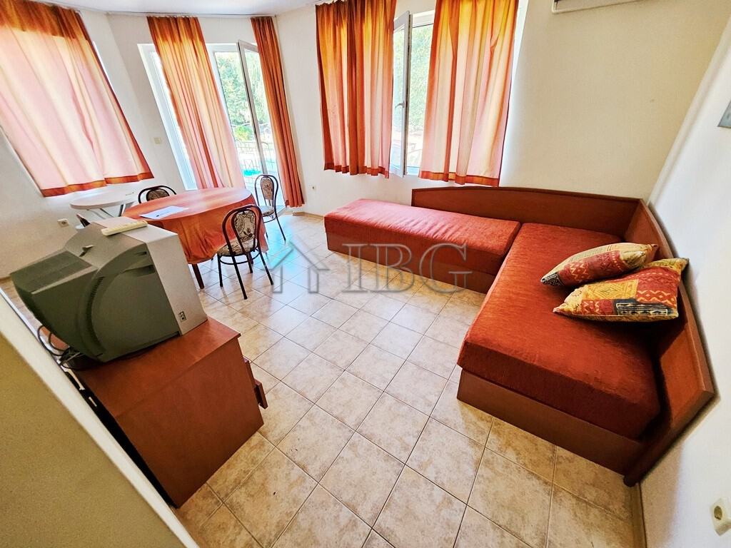 Bright apartment with pool view in Prestige City, Sunny Beach.