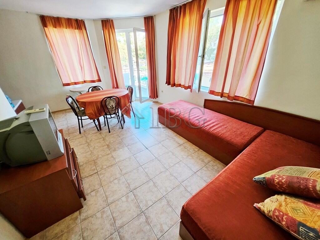 Bright 1-bedroom apartment overlooking the pool in Prestige City Complex, Sunny Beach. Perfect for r.