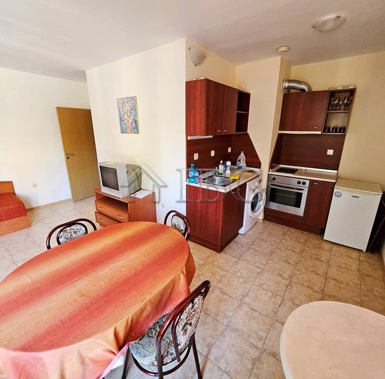 Bright apartment with pool view, perfect for relaxing holidays in Sunny Beach. Fully equipped kitche.