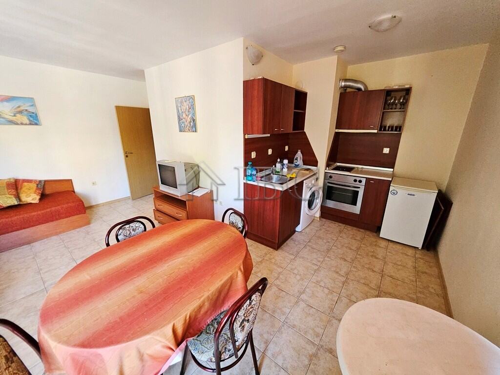 Bright apartment with pool view, perfect for relaxing holidays in Sunny Beach. Fully equipped kitche.