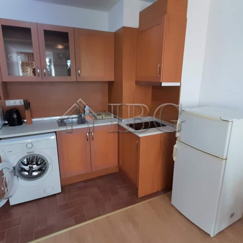 Apartment with sea view, kitchen, washing machine, and refrigerator in Riviera Fort Beach, Ravda.
