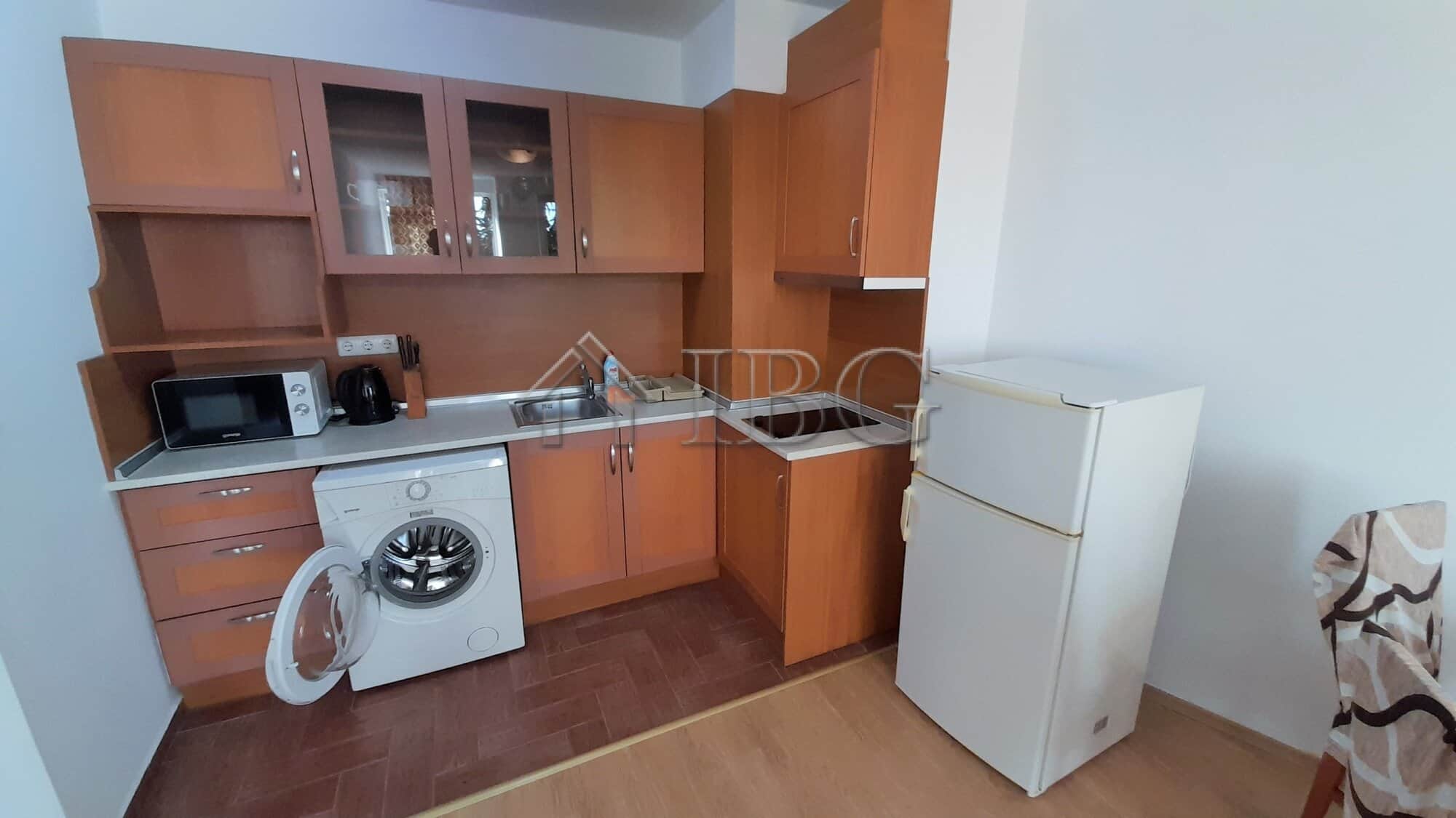 Apartment with sea view, kitchen, washing machine, and refrigerator in Riviera Fort Beach, Ravda.