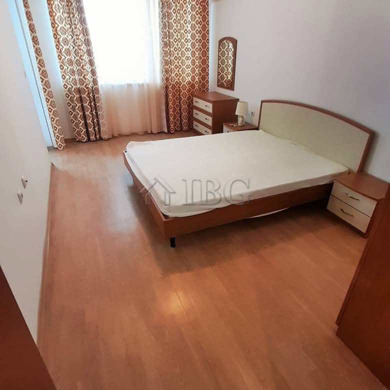 Cozy bedroom with sea views, pool access, and natural light in Riviera Fort Beach, Ravda.