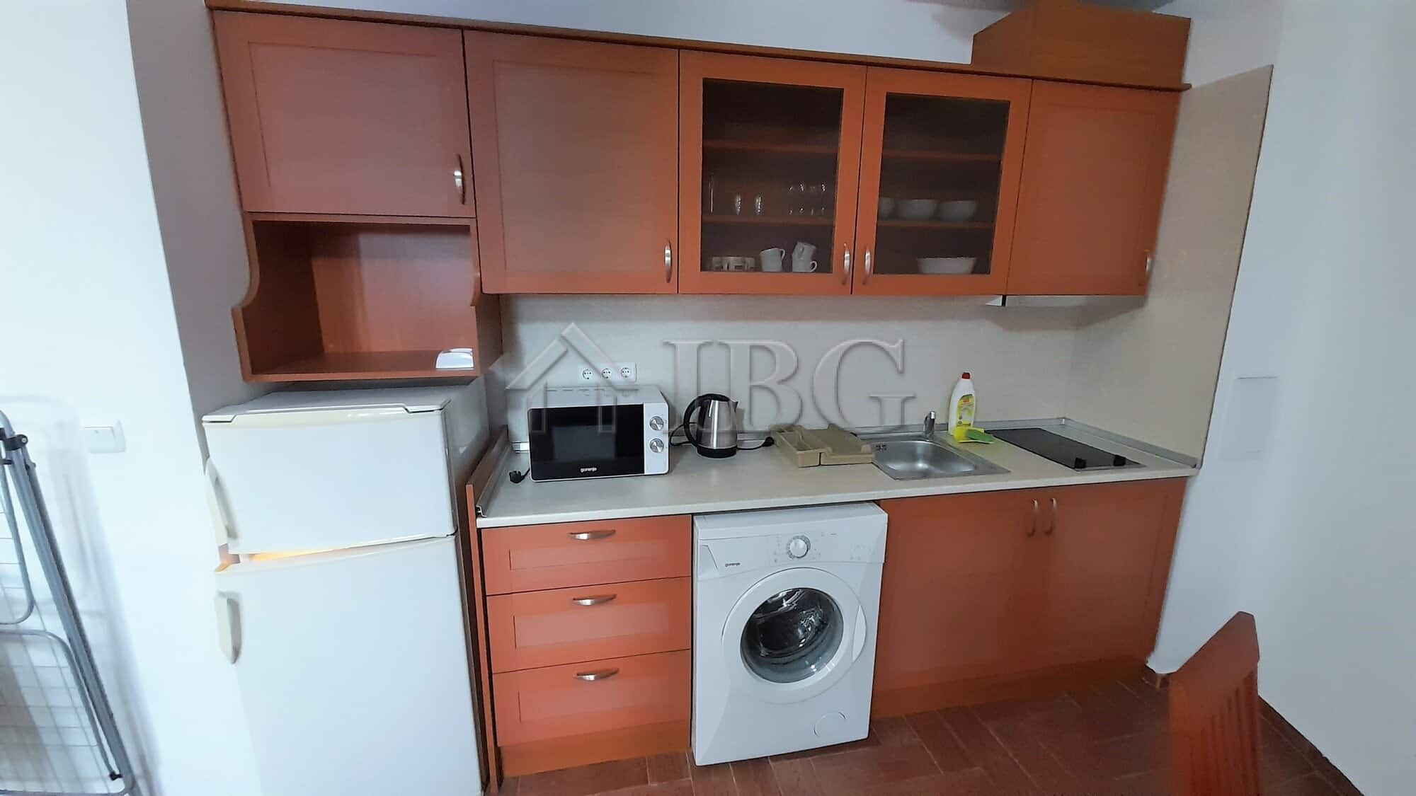 One-bedroom apartment with pool and sea views at Riviera Fort Beach, Ravda.