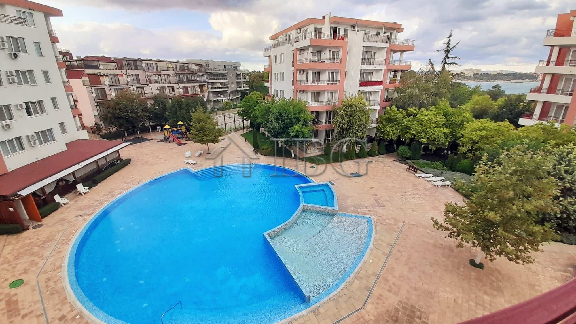 Apartment with pool and sea views at Riviera Fort Beach, Ravda.