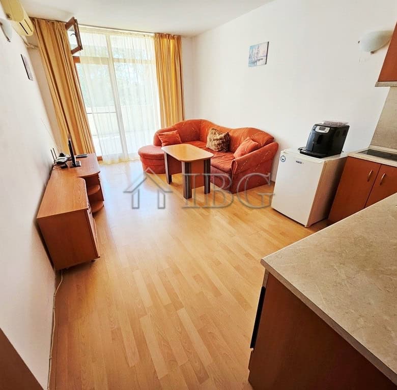 Bright apartment with pool view in Blue Summer Complex, Sunny Beach.
