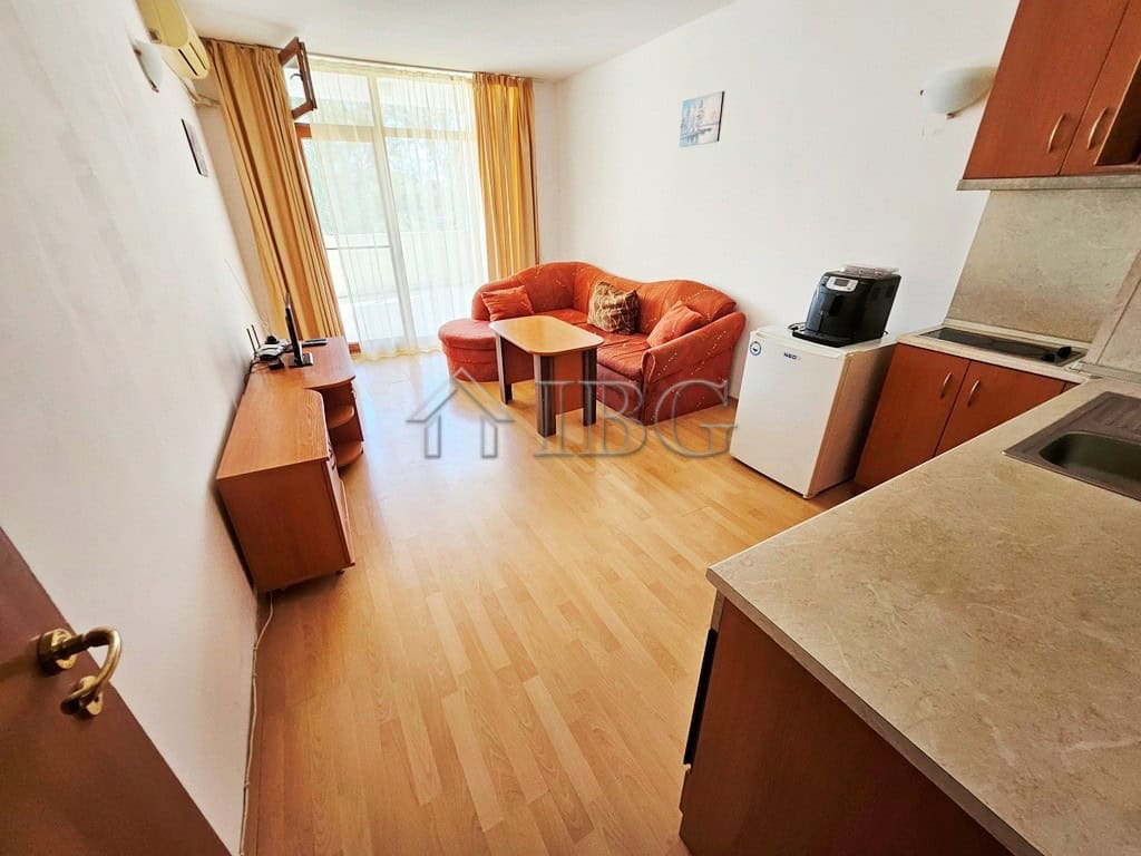 Cozy 1-Bedroom Apartment with Pool View Bright apartment with pool view in Blue Summer Complex, Sunny Beach.